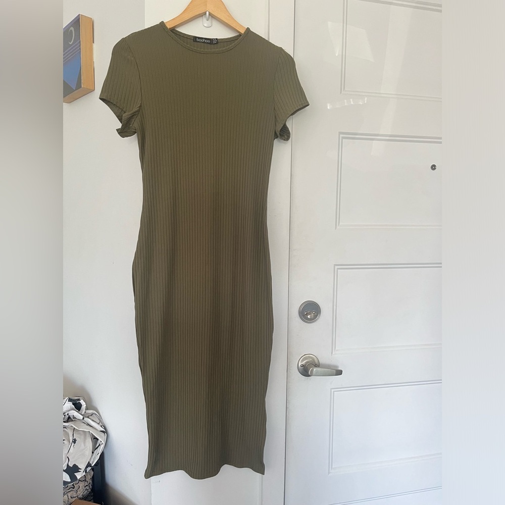 🌺 5/$30 🌺 Boohoo olive green midi-maxi dress